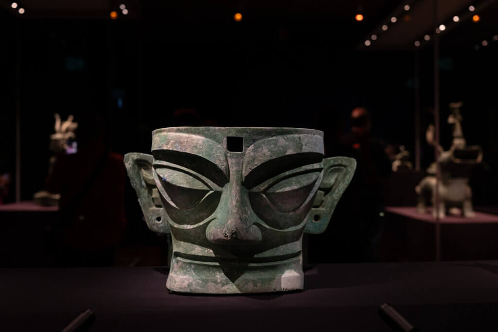 Life-sized bronze mask - Sanxingdui